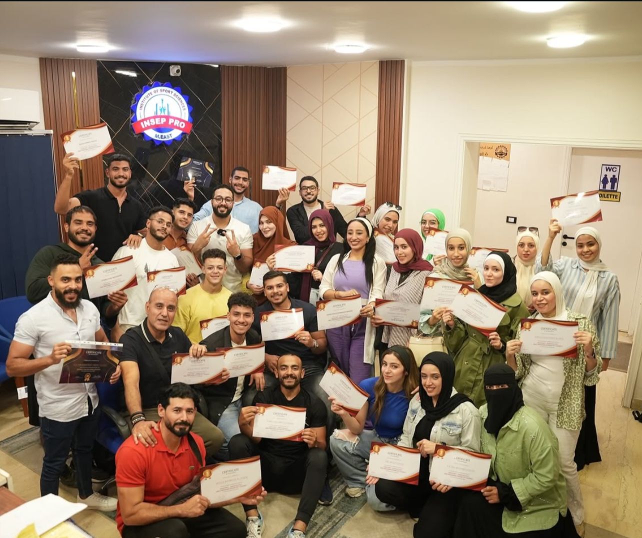 الطلاب الخريجين